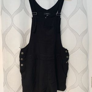 Aritzia Black Short-Overalls, New, Size Large.